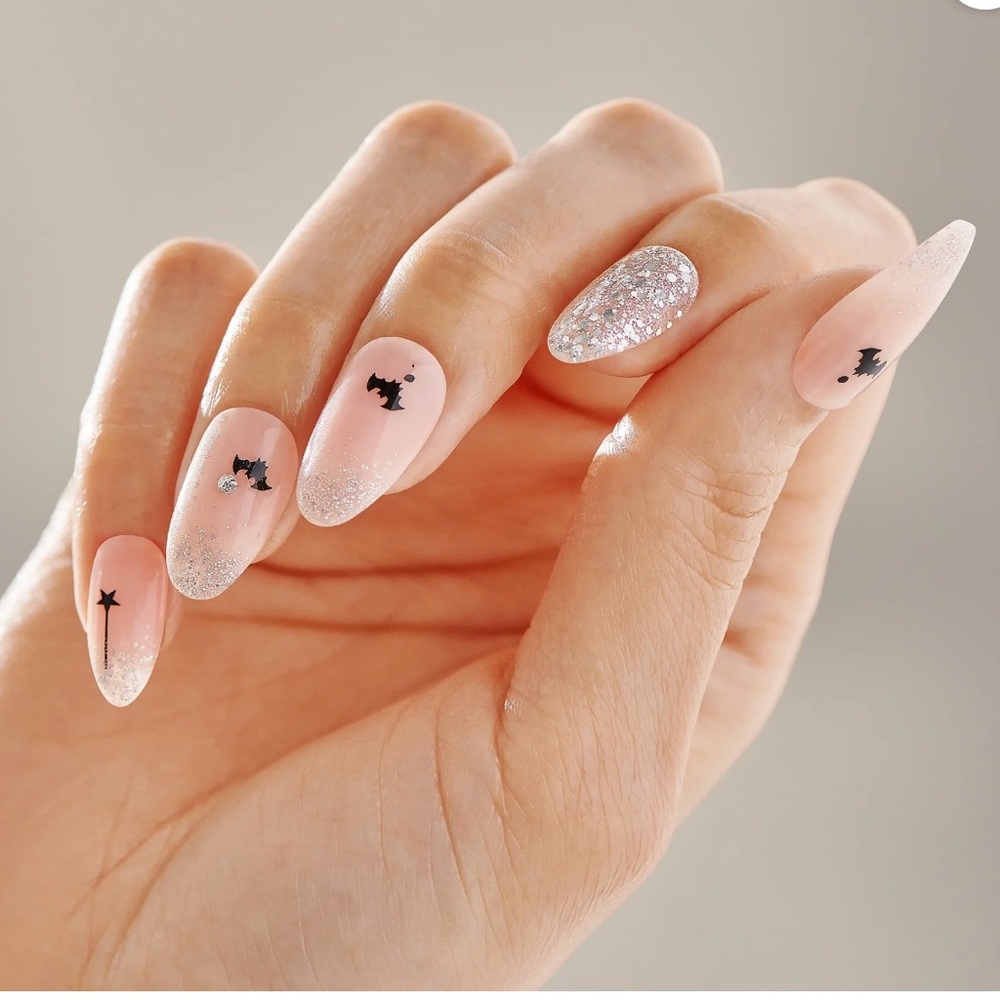KISS Impress Halloween Glow in the Dark Press On Nail Set, 2 Design Set - Picture 5 of 11